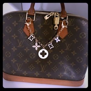 Reserved for @allissat